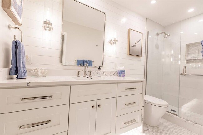 Building Photo - 1055 W Peppertree Dr