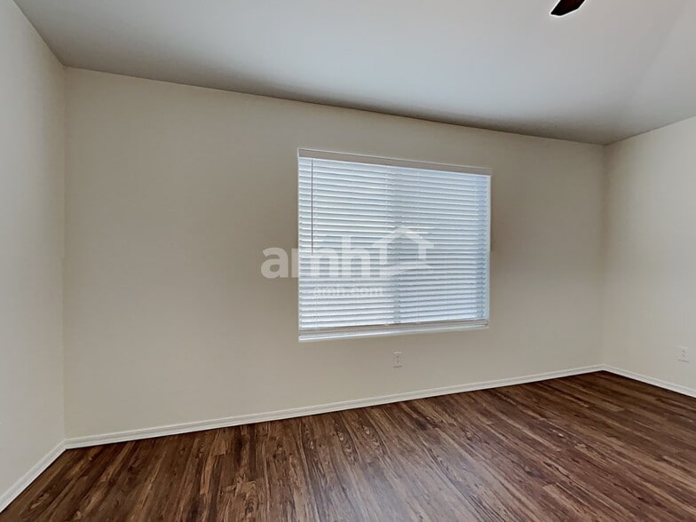 Building Photo - 2717 E Dust Devil Dr