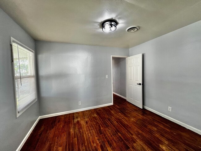 Building Photo - 214 Faber St