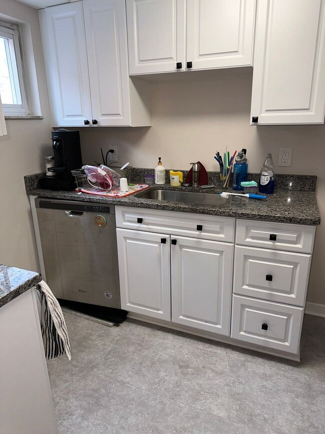 Building Photo - 102 s 126th