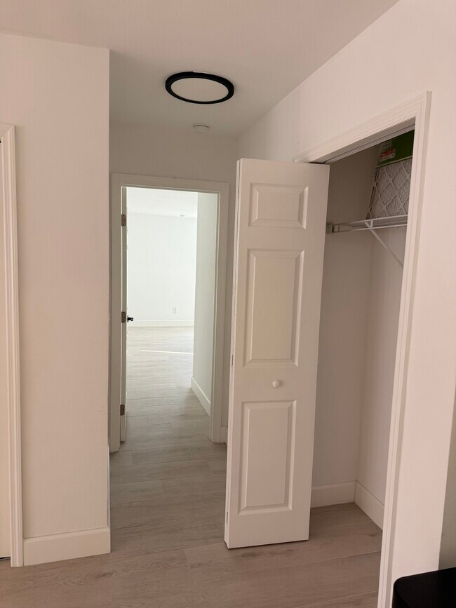 Building Photo - 4724 W Tambay Ave