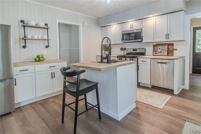 Building Photo - 406 Stone St