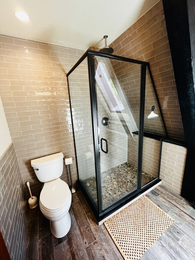 Building Photo - Wonderfully Eclectic Bainbridge Home, Perfect for Nature Lovers!