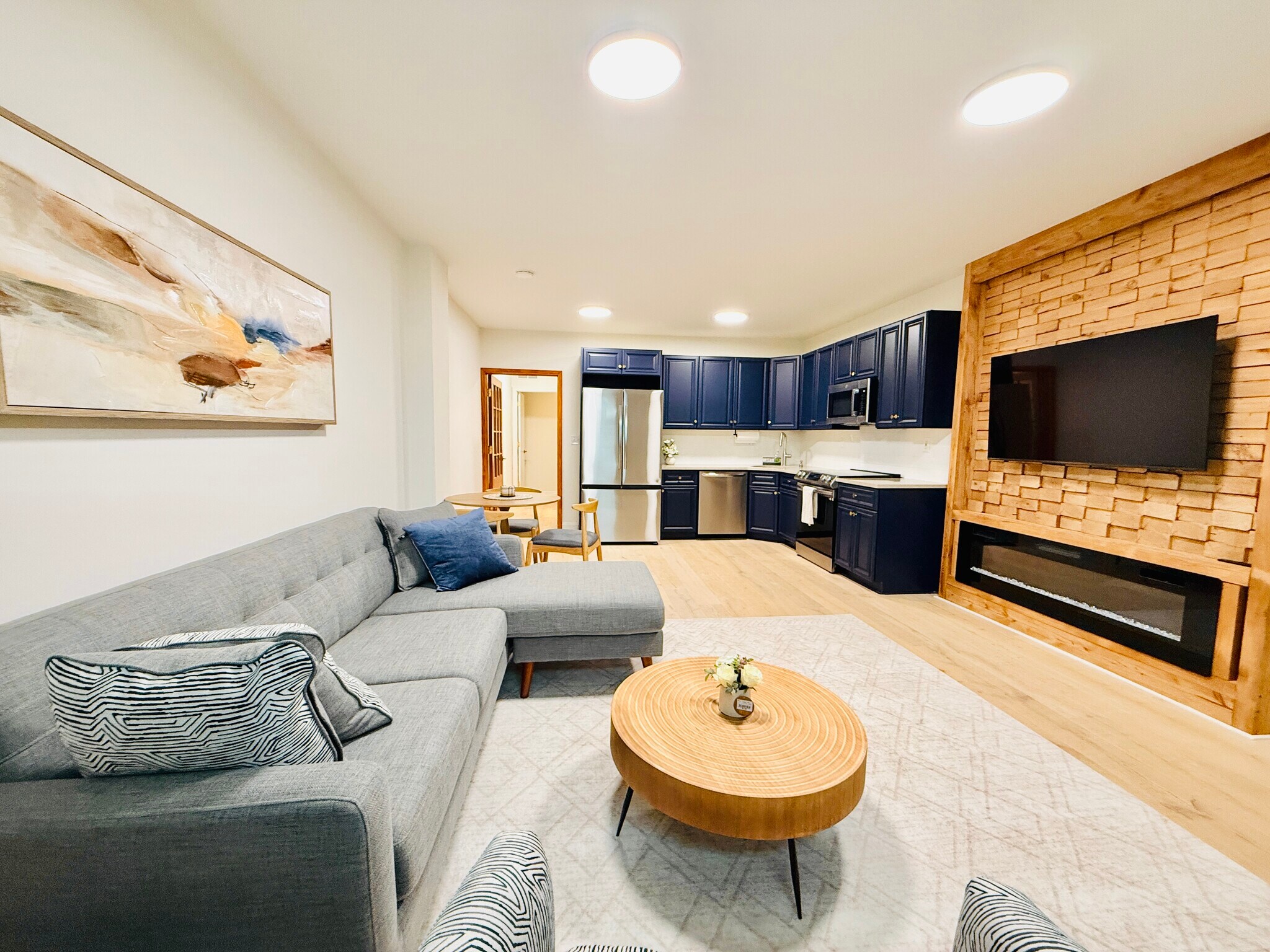 Livingroom - 2504 E York St