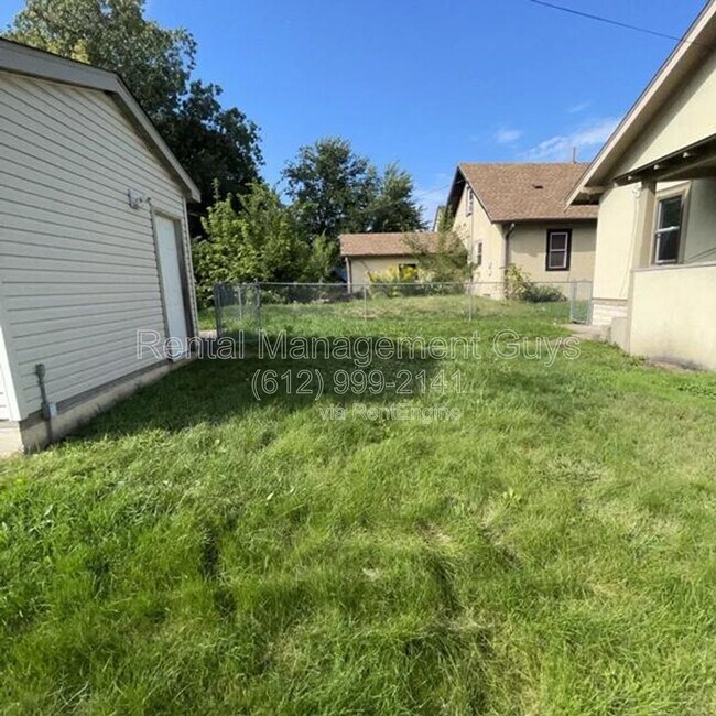 Building Photo - 1801 N Thomas Ave