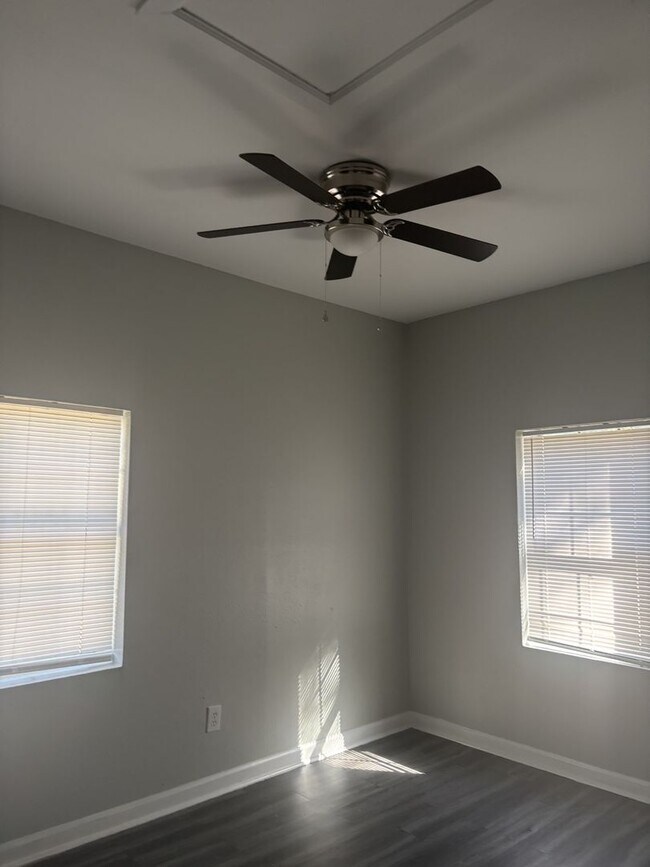 Building Photo - Cozy 3 Bedroom, 1 Bath (Plus Bonus room) Home - Across the Street from the Set at FAMU!