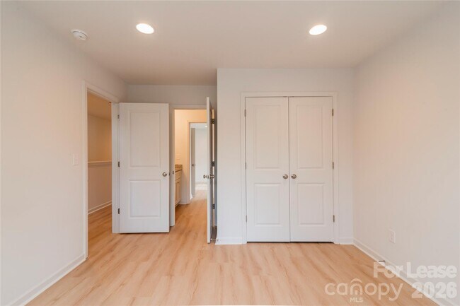 Building Photo - 2719 Capitol Dr