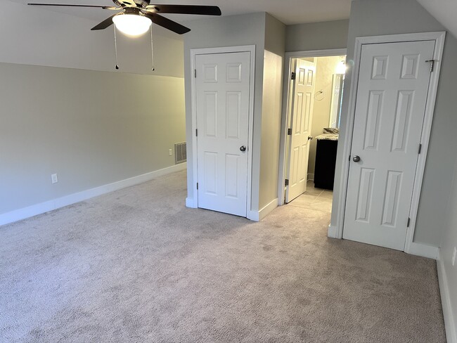 Building Photo - 304 Chisholm Trail