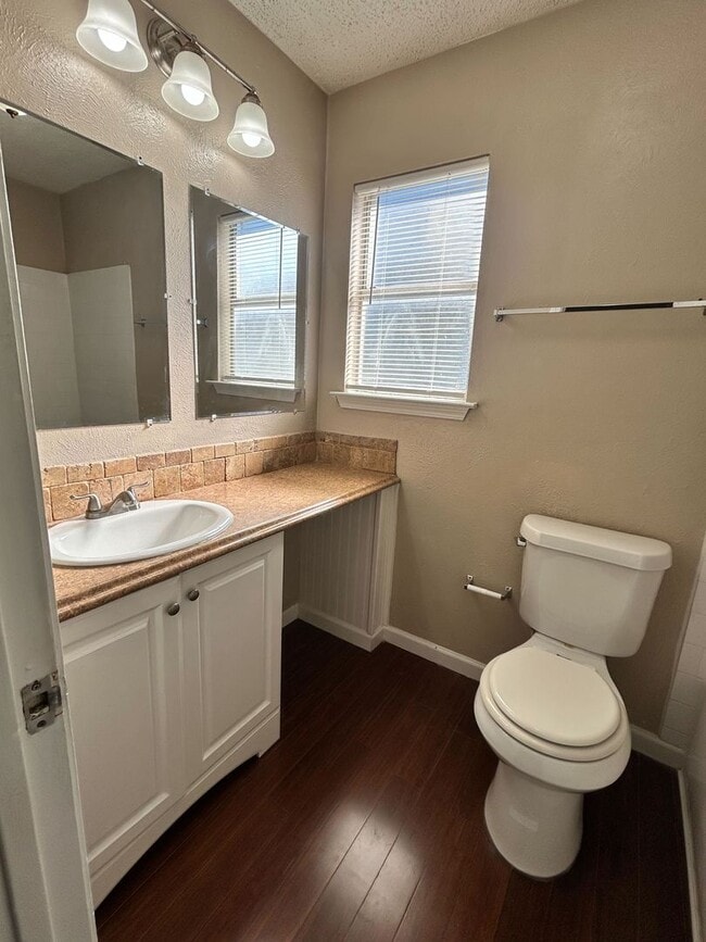 Building Photo - Well-Maintained 3-Bed / 2.5-Bath Home in Central Arlington