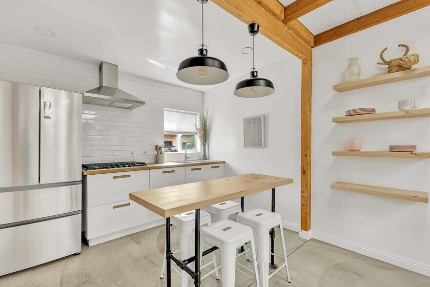 Building Photo - 718 Vernon Ave