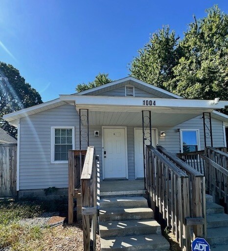 Building Photo - 1004 Grace St