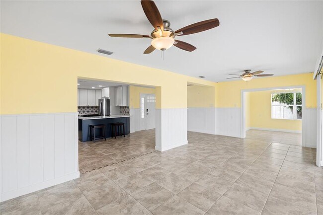Building Photo - 5541 Bayou Grande Blvd NE
