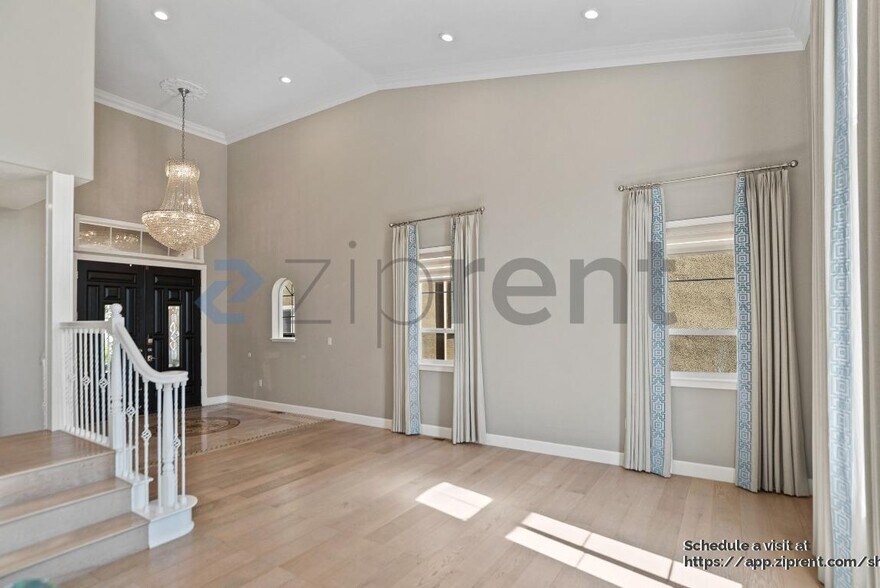 Building Photo - 51 Viola St