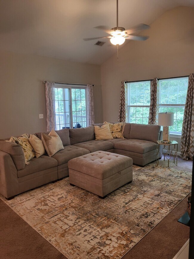 Primary Photo - 407 S Elgin Ct