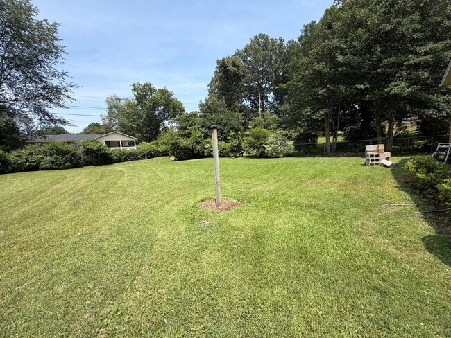 Building Photo - 524 Graycroft Dr SW