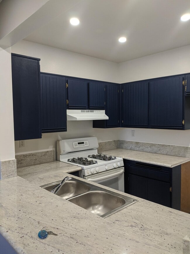 Building Photo - 23947 Del Monte Dr.