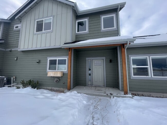 Building Photo - Practically New 3 Bedroom with Mountain Views!