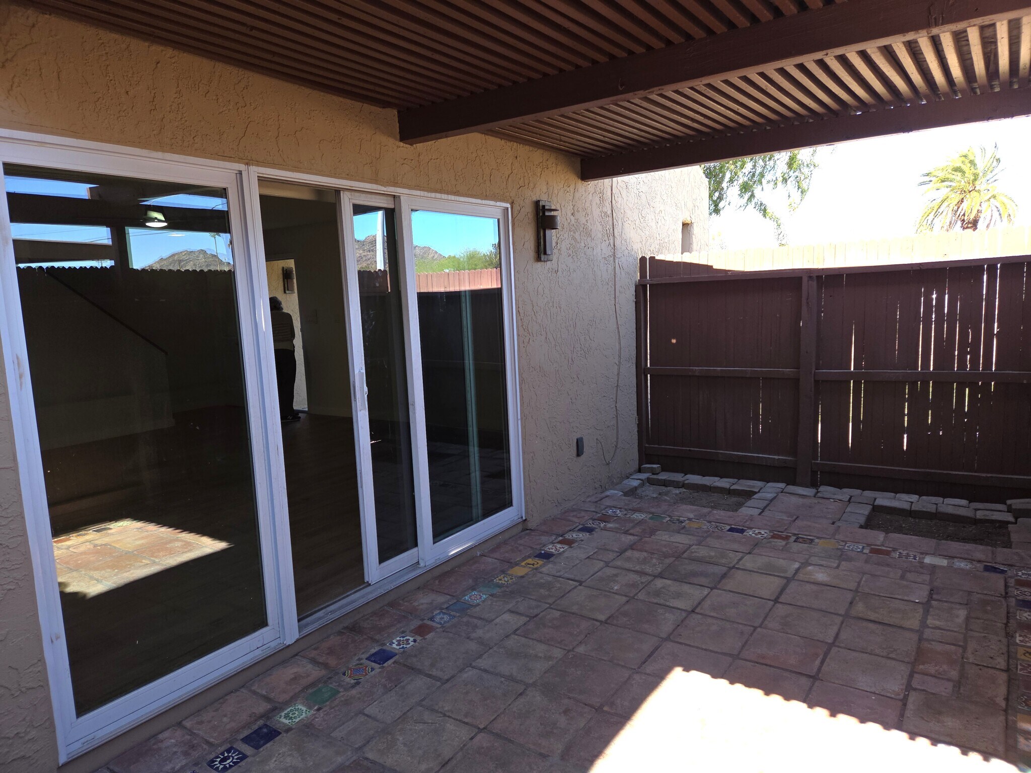 Private patio - 1005 E Northern Ave