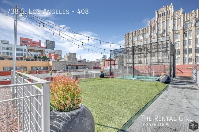Building Photo - 738 S Los Angeles St