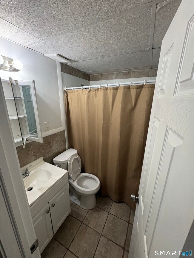 Building Photo - 20 Shagbark Rd