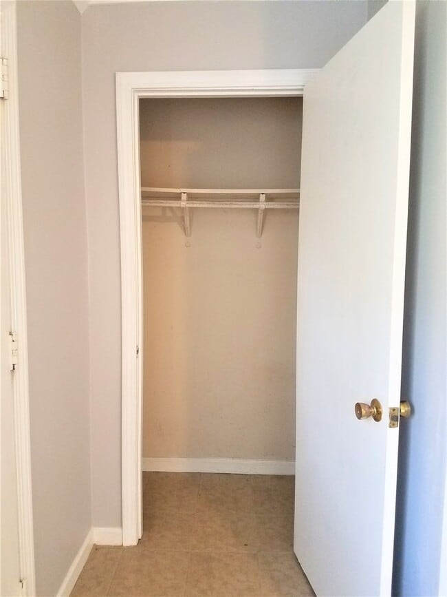 Building Photo - 109 Forest Lake Ln