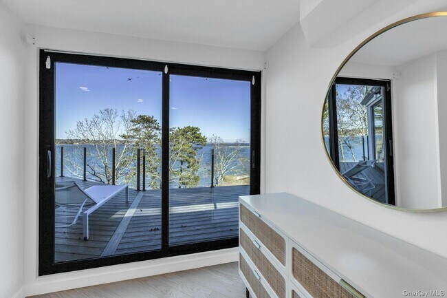 Building Photo - 10 Bay View Dr