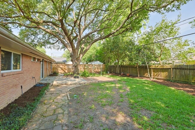 Building Photo - 5410 Indigo St
