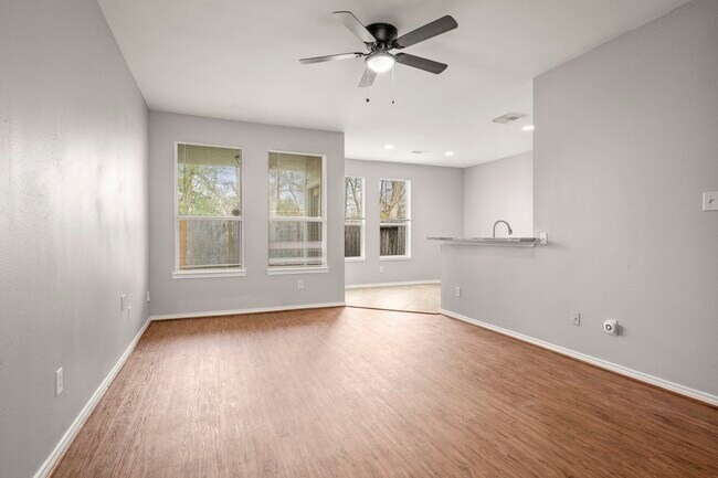 Building Photo - 16546 Pentonshire Ln