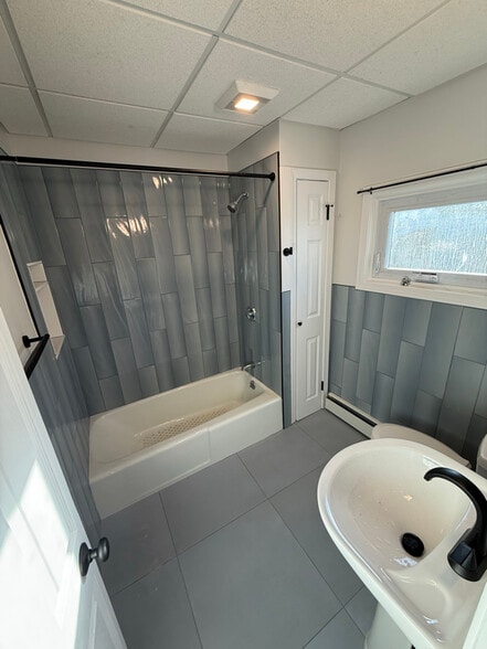 Building Photo - 22 Chatham St