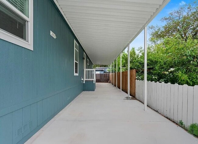 Building Photo - AVAILABLE NOW