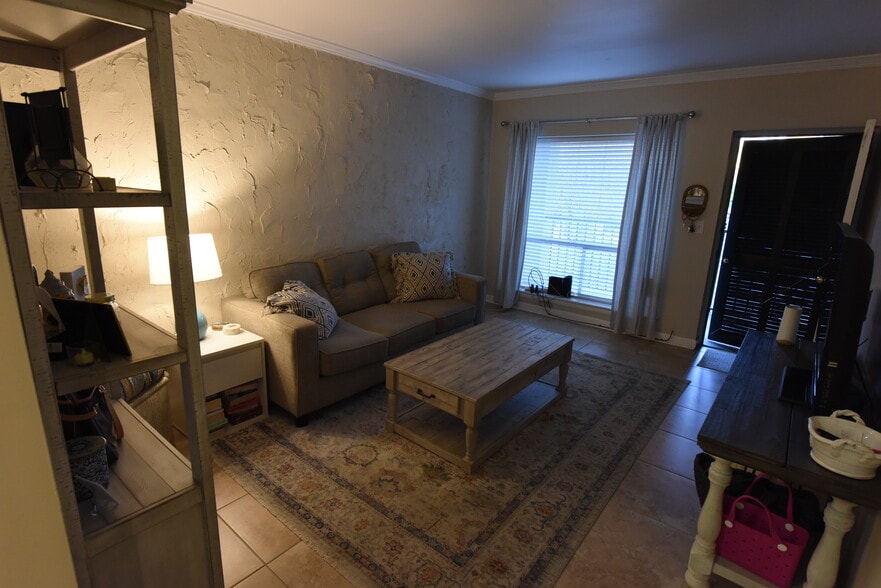 Building Photo - 55 Hanover Cir