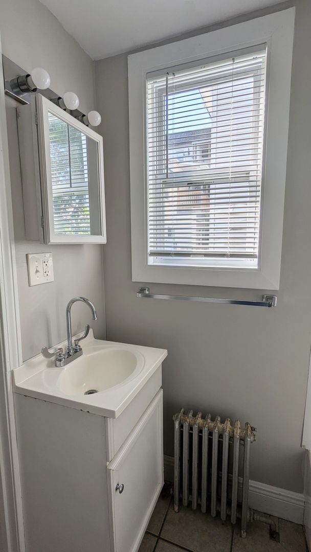 Building Photo - 2 Silver Pl