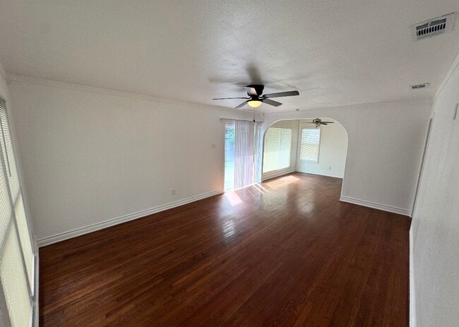 Building Photo - 1024 Miramar Pl