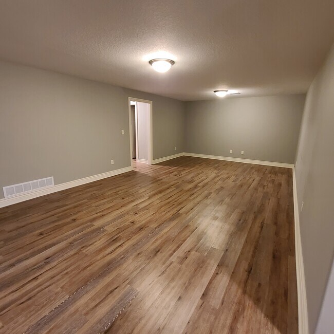 Building Photo - 12823 E Zimmerly St