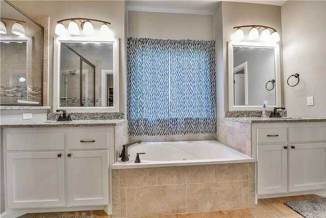 Building Photo - Stunning 4 Bed, 3 (Full) Bath in Norman