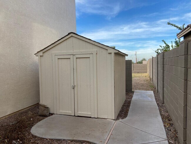 Building Photo - 1330 E Pedro Rd