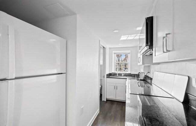 Building Photo - 4473 Greenwich Pkwy NW