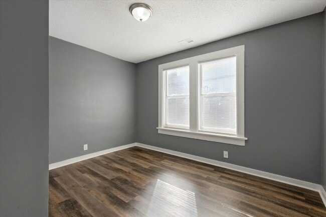 Building Photo - 425 Carpenter St
