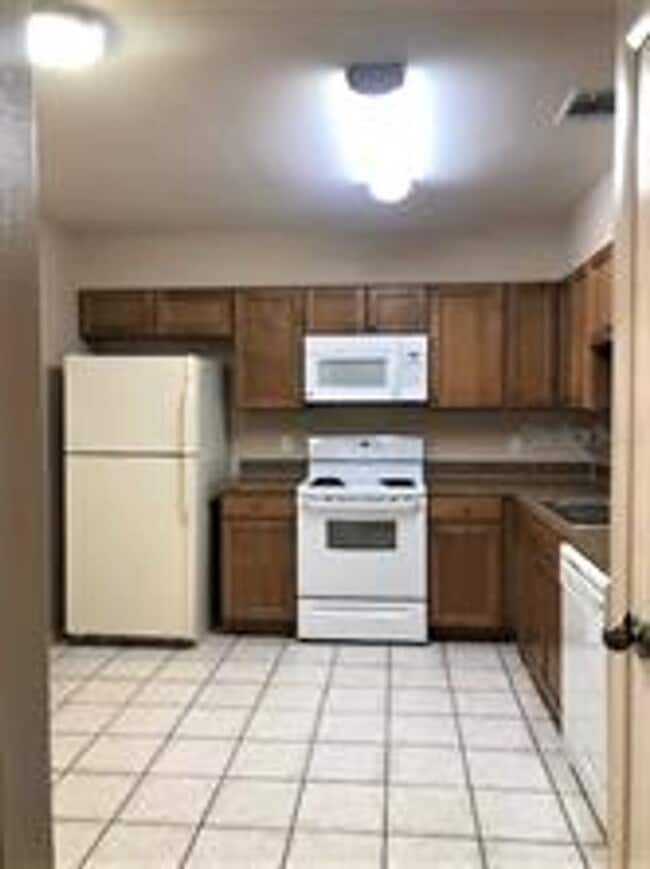 Building Photo - Longwood/Wekiva 3 Bedroom/2 Bath/2 Garage one-story Townhome!