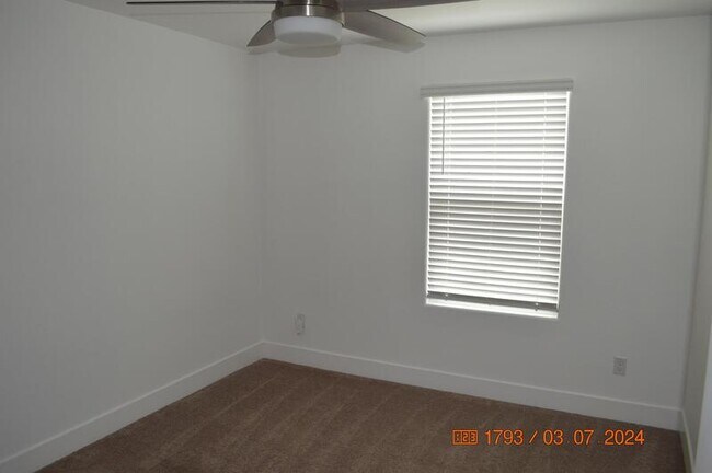 Building Photo - 1663 Thistle Ln