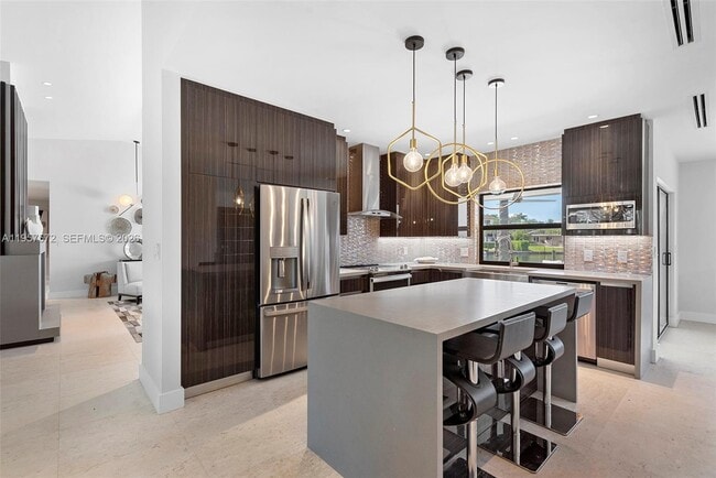 Building Photo - 540 Reinante Ave