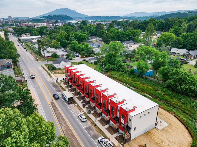 Building Photo - 2 Bedroom Townhome in Northshore Chattanooga