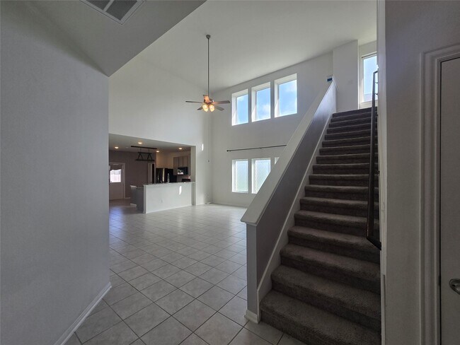 Building Photo - 7318 Parkview Dr
