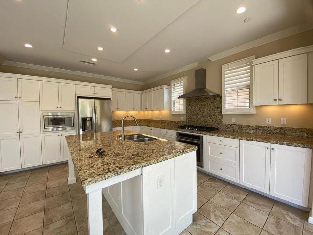 Building Photo - 3 bedroom in Irvine CA 92620