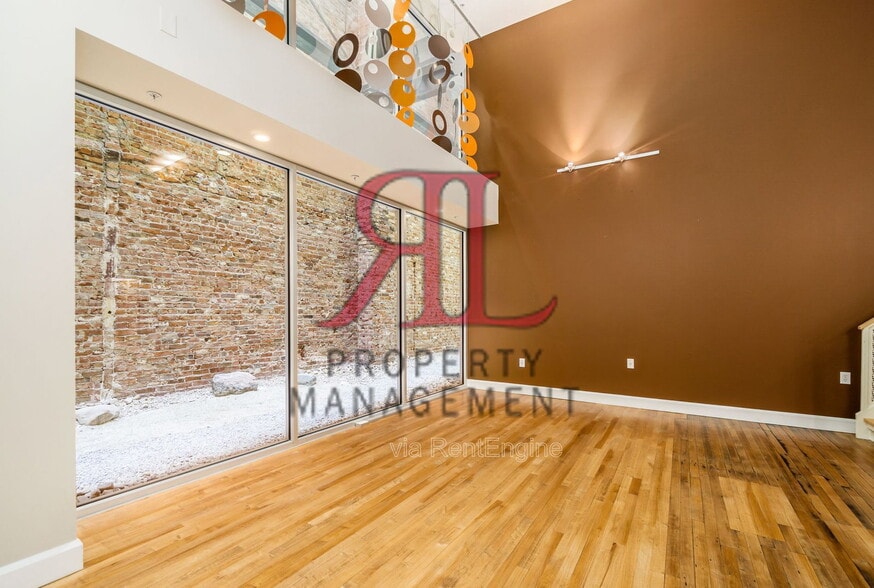 Building Photo - 106 N High St