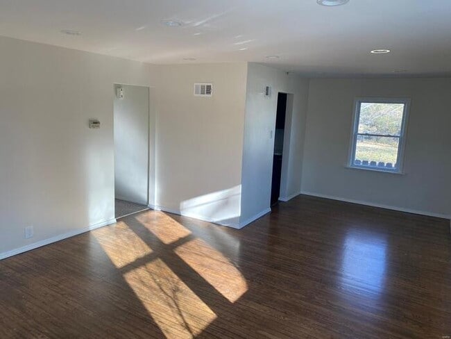 Building Photo - Fantastic 1bd/2ba home! Coming soon!