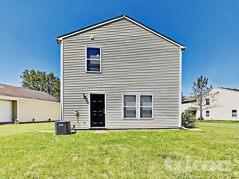 Building Photo - 779 Fern St