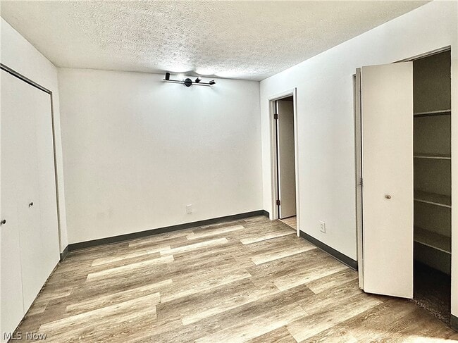 Building Photo - 1900 Grove Ct