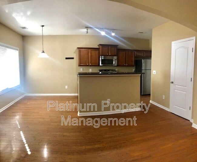 Building Photo - 6583 Silk Tree Pointe