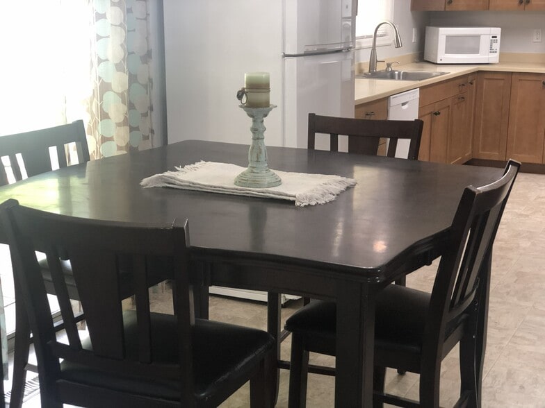 Building Photo - 2418 W Malad St